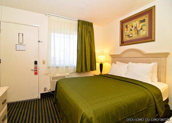 Super 8 By Wyndham San Diego Hotel Circle Номер фото